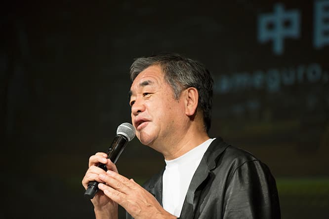 記者会見より。隈研吾は「中目黒は新しい時代のライフスタイルを予感させる場所」と語った。