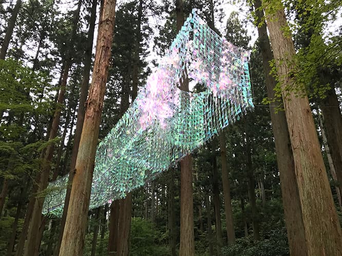《iPhone 7 Plus》で撮影。『KENPOKU ART 2016 茨城県北芸術祭』より、森山茜《杜の蜃気楼》(2016)。