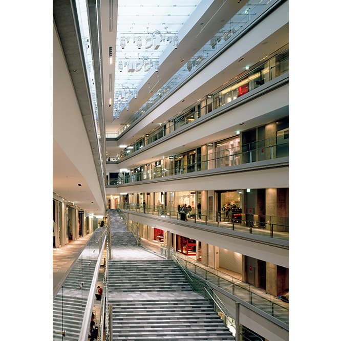 表参道ヒルズ（渋谷区）竣工2006年（設計1996年〜2003年）