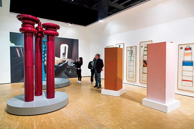 ポルトロノヴァ社のアートディレクターだった60年代の貴重な作品も勢揃い。