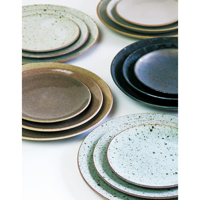 ONE KILN
城戸雄介による陶器ブランド。ルーツである土地から土を取ったシリーズ。