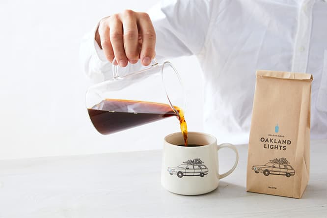 ホリデーブレンド オークランド・ライツ（200g）1,550円、ホリデー限定 KIYOSUMI MUG 2017 2,300円。