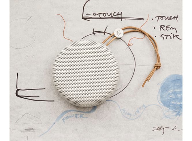 こちらもマンツのデザイン。〈バング＆オルフセン〉のワイヤレススピーカー《B&amp;O BeoPlay A1》。