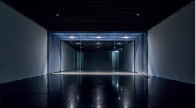 2つの展示室をもつ美術館内観。作品搬入前。