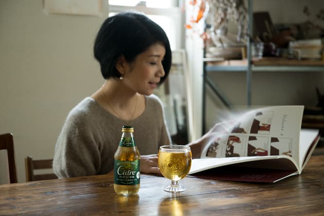 大好きなワインのためなら、フランス語の勉強もすいすい。「フランスのイラストレーター、ミシェル・トルメールは自然派ワインのラベルやパリのビストロ、ワインバーなどに作品をよく提供している作家。ワインに関わる人間をユーモラスなタッチで描いた本『Petit traité de dégustation』は私のフランス語のバイブルです」