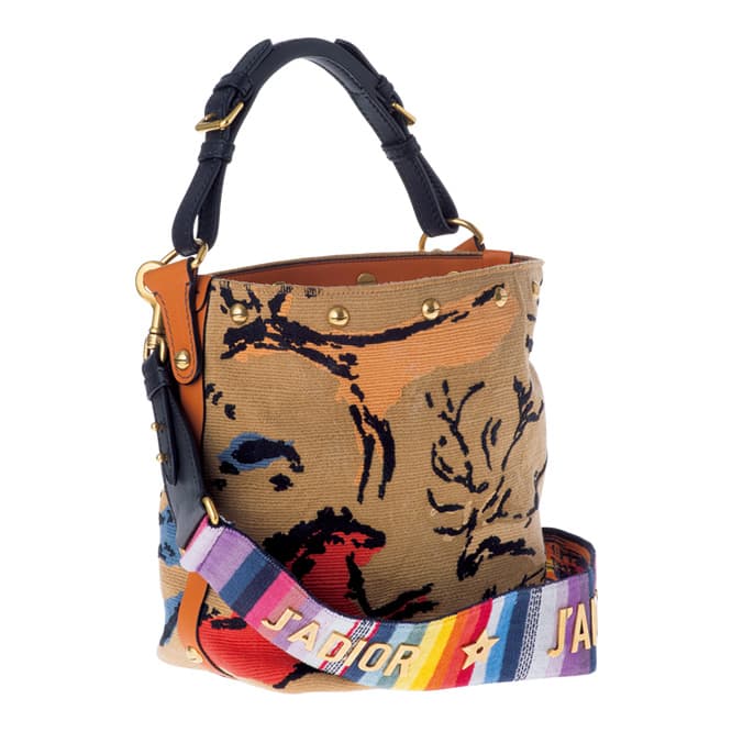 バッグW22×H26×D16cm 290,000円、ストラップ180,000円。