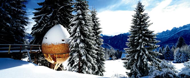  地上10ｍ、小さいけれどキッチンやバスルームも完備。