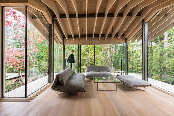 隈研吾が手がける建築的な家具シリーズ。
