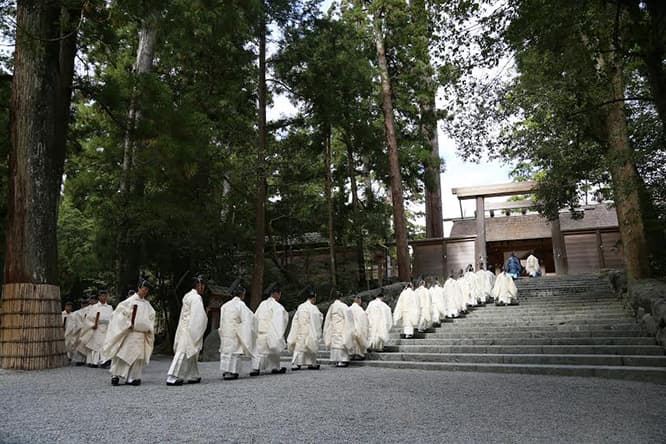 20年ごとに生まれ変わる〈伊勢神宮〉の建築に迫る。