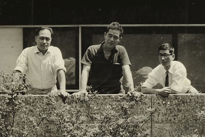 〈KAK〉の三人。左から河潤之介、秋岡芳夫、金子至。1958年頃（KAK アルバムより）。