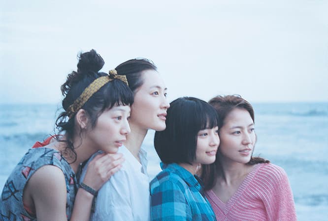 写真家・瀧本幹也の大型個展が開催。