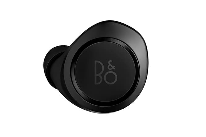 《Beoplay E8》オールブラック、オールホワイト各30,463円