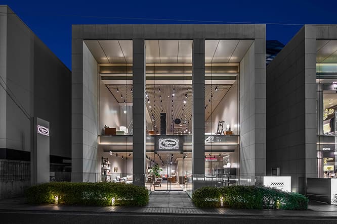 日本初！〈ポルトローナ・フラウ〉の旗艦店がオープン。
