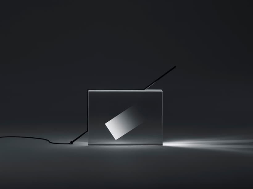 アクリルのひかりのかけらに見立てた《light-fragments》。角度によってさまざまに光の見え方が変わる。
