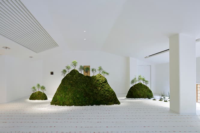 〈銅屋根〉内観（ラ コリーナ近江八幡・たねや本社屋）。　(C) Nacása &amp; Partners Inc.