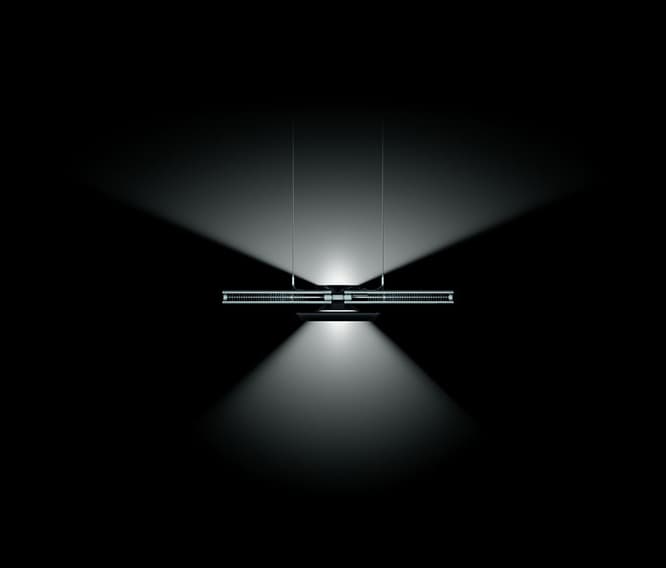 《Cu-Beam Duo》は、アップライト（上の光）とダウンライト（下の光）を兼ね備えている。