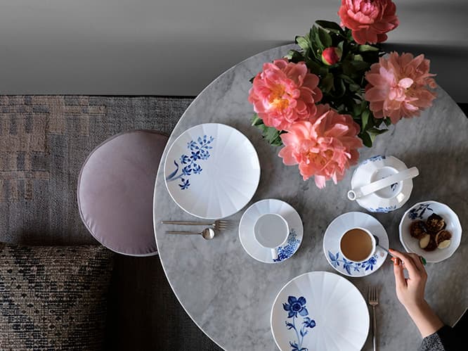 〈ロイヤル コペンハーゲン〉が贈る、新たな花の物語《ブルームスト》。