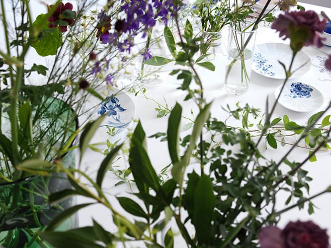 〈ロイヤル コペンハーゲン〉が贈る、新たな花の物語《ブルームスト》。