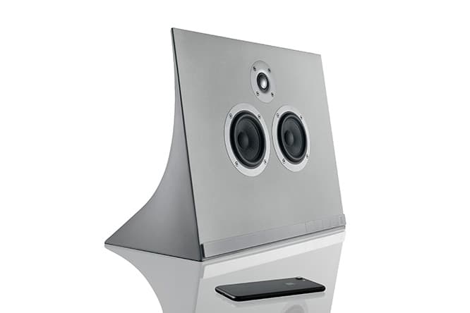 建築家、デイヴィッド・アジャイのスピーカーが発売。