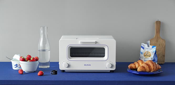 ホワイト×ブルーの限定モデル。22,900円。