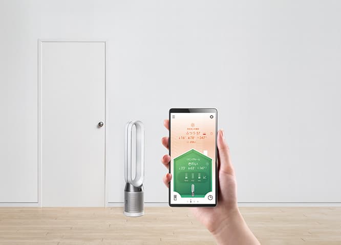 iOSやAndroidの無料アプリ「Dyson Link」を通して、室内と屋外の空気や気温・湿度の状態をモニタリング、コントロールできるほか、フィルター寿命を確認できる。