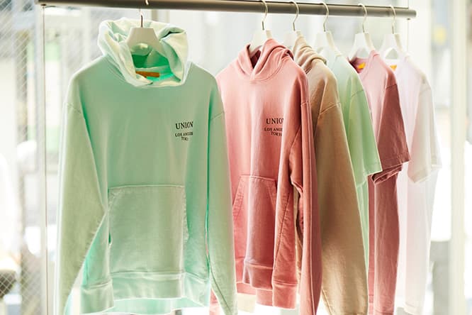 〈UNION〉のオリジナルウェアも販売している。