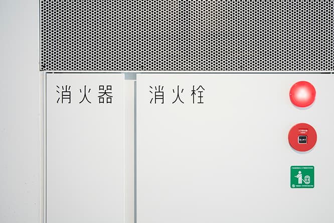 グラフィックデザインはドラフト出身の平野篤史が担当。館内のサインなどに使用する書体はすべてオリジナルで制作した。