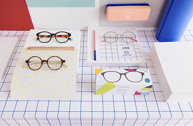 〈JINS〉がパリの〈PAPIER TIGRE〉と作ったメガネとは？
