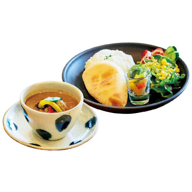 沖縄やちむんを楽しむ、カフェ＆ギャラリーが開店。