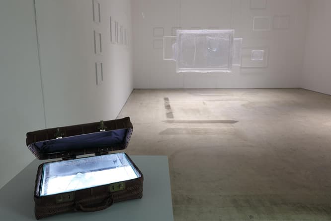 透明な絵画!? 宮永愛子の個展がはじまりました。