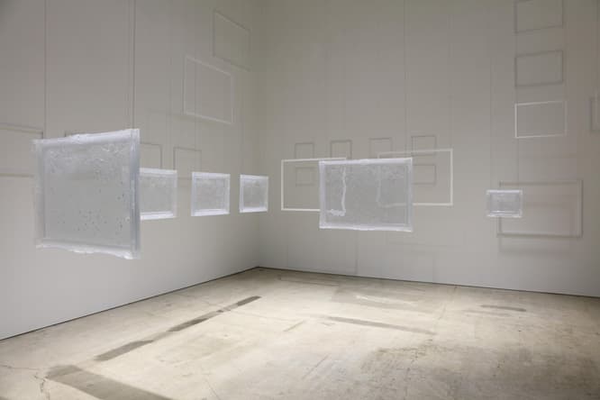 透明な絵画!? 宮永愛子の個展がはじまりました。