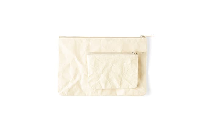 〈SIWA×楮〉シリーズのペンケースL6,000円／コインケース4,000円。他にブックカバーや書類ケース。タブレットケースなども。