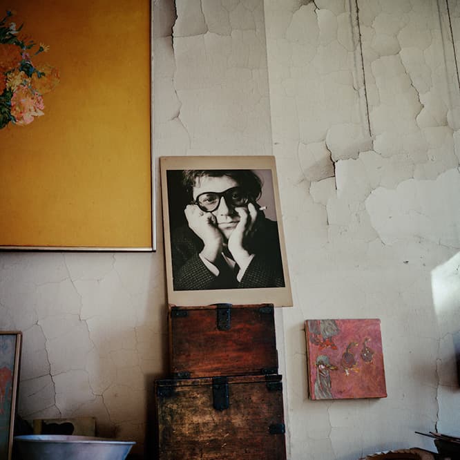 フランソワ・アラールが写した、若き日のソール・ライターのポートレート。写真集『Saul Leiter』より。(c) François Halard