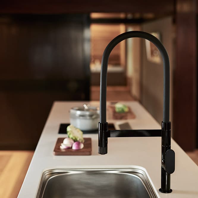 水回り器具を製造するメーカー〈SANEI〉とのコラボによるプロダクト。