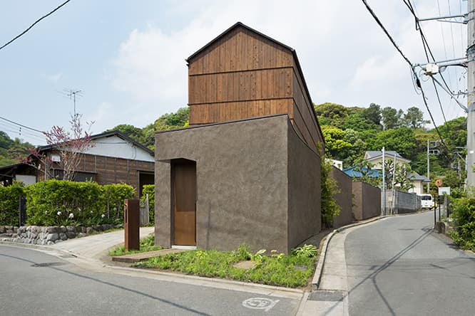 田根初の国内住宅作品〈A House for Oiso〉(2014-15)。photo_Takumi Ota / courtesy of DGT.