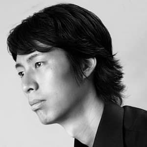 〈フレッドペリーショップ東京〉には、板坂諭の新作家具が登場。