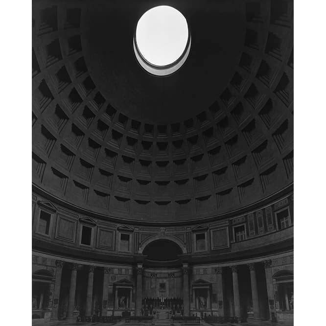 杉本博司 《パンテオン、ローマ》2015年。(c) Hiroshi Sugimoto, Cortesy of Gallery Koyanagi