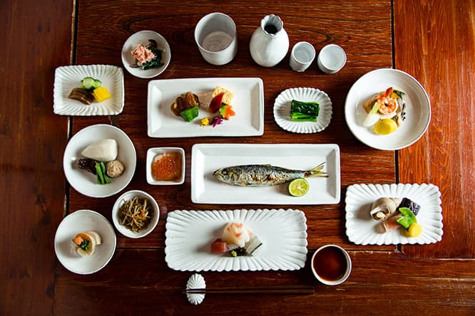 アスティエ初の和食器「コレクション バンシャク」がお披露目。