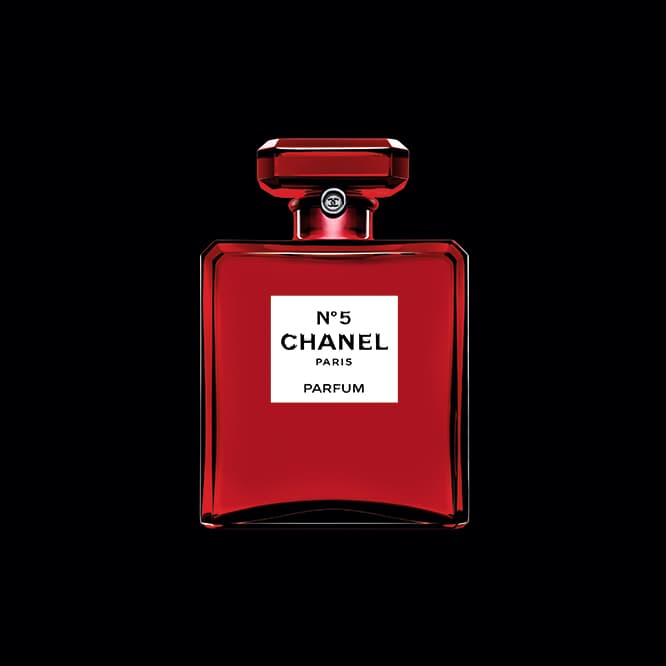 《シャネル N°5》限定ボトル。©CHANEL 