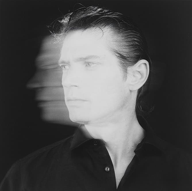 Robert Mapplethorpe
Self Portrait, 1980
Gelatin silver print, 35.6×35.6cm
Solomon R. Guggenheim Museum, New York
Gift, The Robert Mapplethorpe Foundation 93.4289
(c) Robert Mapplethorpe Foundation. Used by permission.