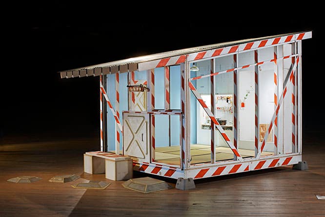 2011年に制作された、トム・サックス流「お茶室」。《Tea House》 2011
(c)Tom Sachs Courtesy of Tomio Koyama Gallery 