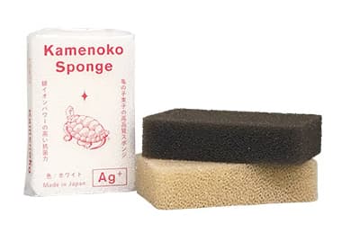 今、愛用しているのは昨年、限定色として販売されたカフェオレ色。同時販売のコーヒー色も気に入ってます。通常色は白、黄色、グレーの３色。