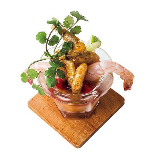 クレオール"シュリンプカクテル" 1,300円。豆とトマトのソースに海老をディップ。