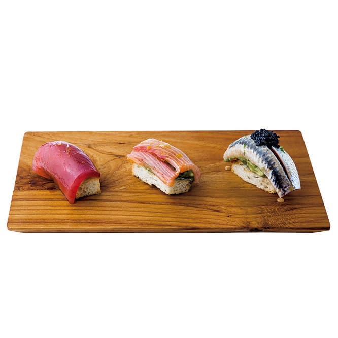  15℃ SUSHI、1貫450円。鮮魚に合わせたのはなんとパン！　