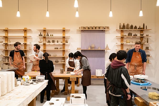 観客参加型のワークショップイベントで思い思いのデザインが生まれた。photo_Ken Kato