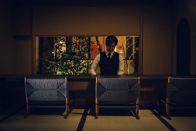 本館内には、中村外二工務店が手がけた座敷を改修したバーも誕生。