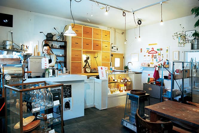 市場の一角にある店は元青果店を改装。