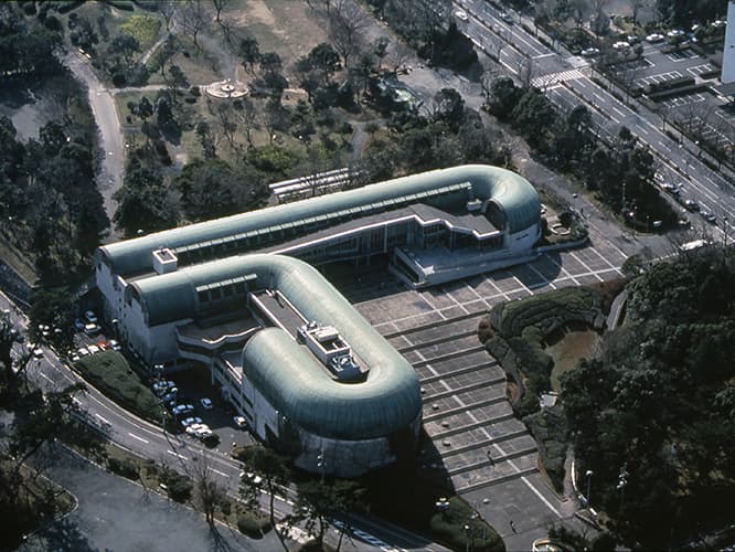 北九州市立図書館（1975）　photo_Mitsumasa Fujitsuka