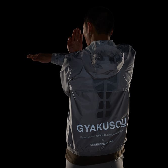 《NIKELAB GYAKUSOU フーデッド ランニング ジャケット 》36,720円（税込）。
