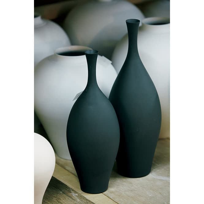 The Morioka studio in Kanazawa. At its thickest, her white porcelain measures just 4 mm. Grey vases are from her “Toh-un” (Sheer Clouds) series, which introduces smoke into the firing process. Says KASHIYUKA, “These vases work in either Eastern or Western floral presentations.” 

